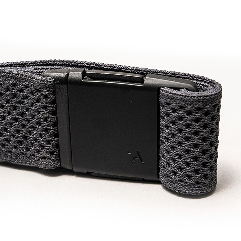 Et bælte, Momentum i farven Charcoal nærbillede