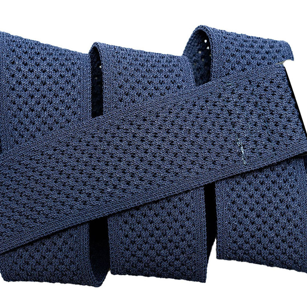 Et bælte, Momentum i farven Navy nærbillede