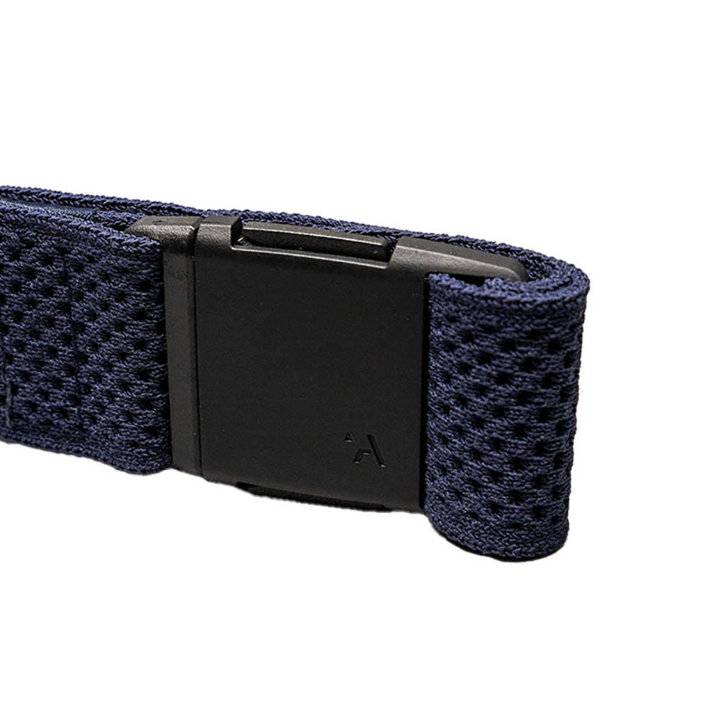 Et bælte, Momentum i farven Navy nærbillede