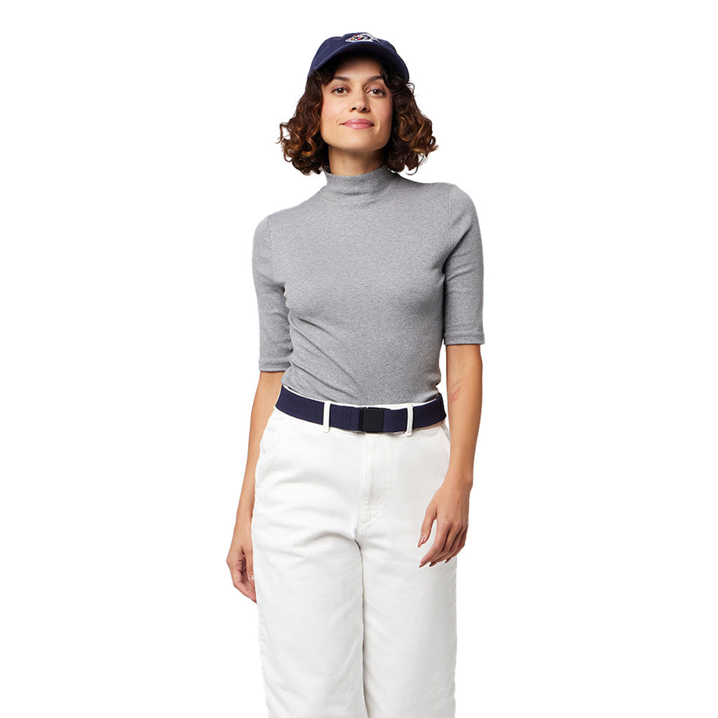 Et bælte, Momentum i farven Navy set forfra på afstand