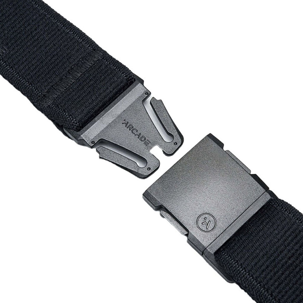 Et bælte, Atlas Long i farven sort nærbillede