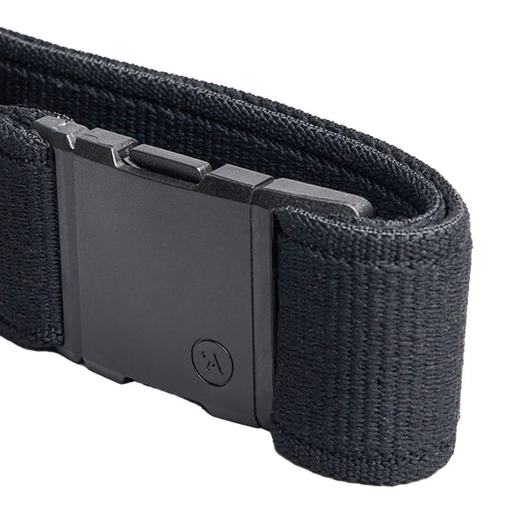 Et bælte, Atlas Long i farven sort nærbillede