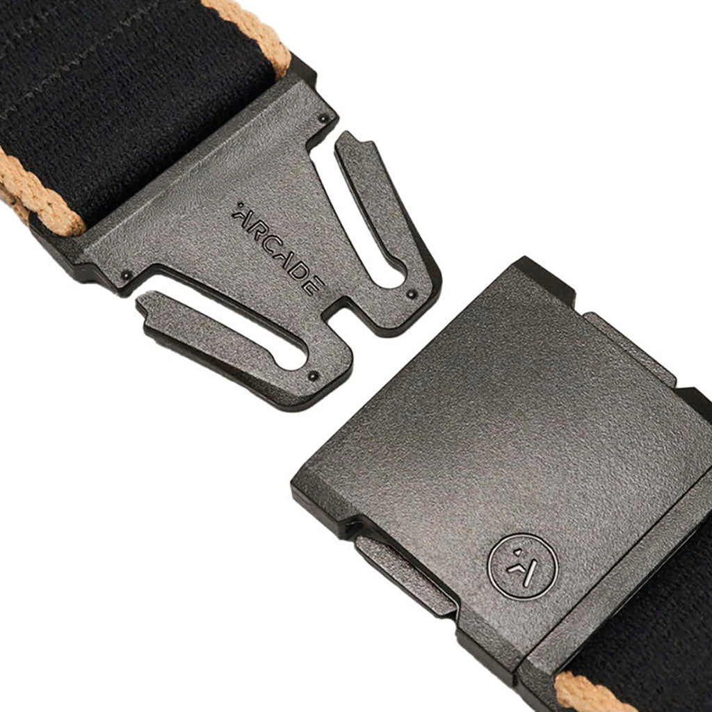 sortwood i farven sort/Sand nærbillede af spændet