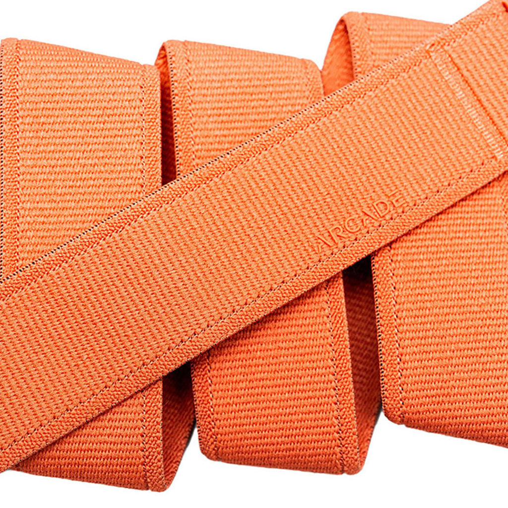 Et bælte, Atlas i farven Coral nærbillede