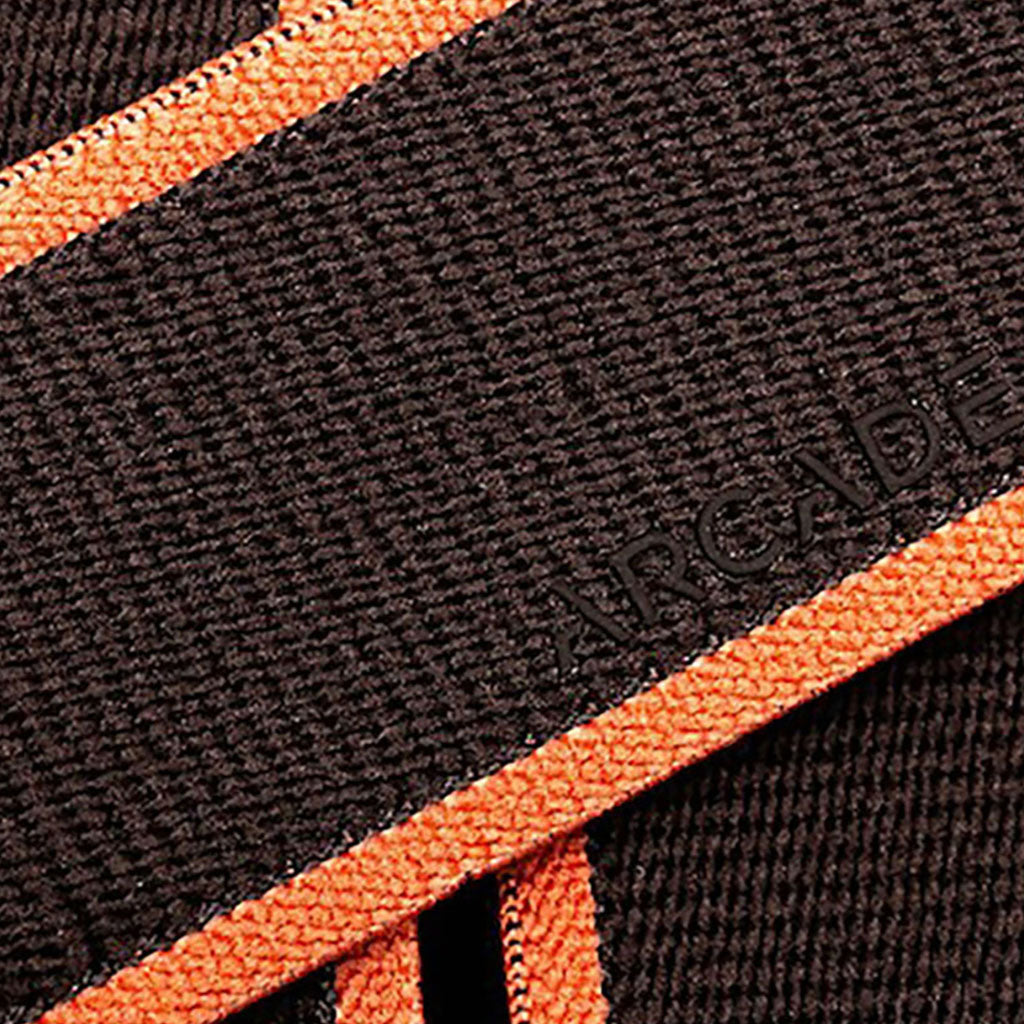 Et bælte, Carto i farven Chestnut Coral detalje