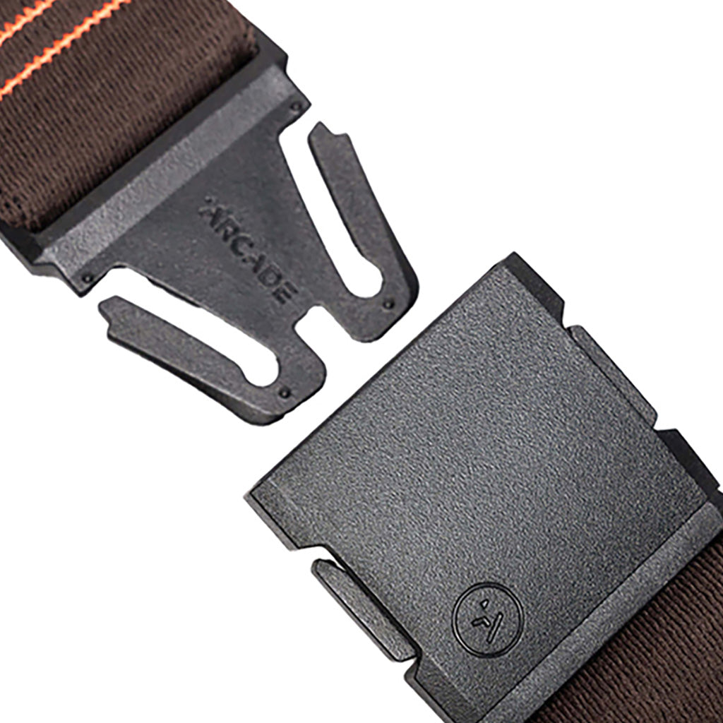 Et bælte, DDC Go Easy i farven brun nærbillede