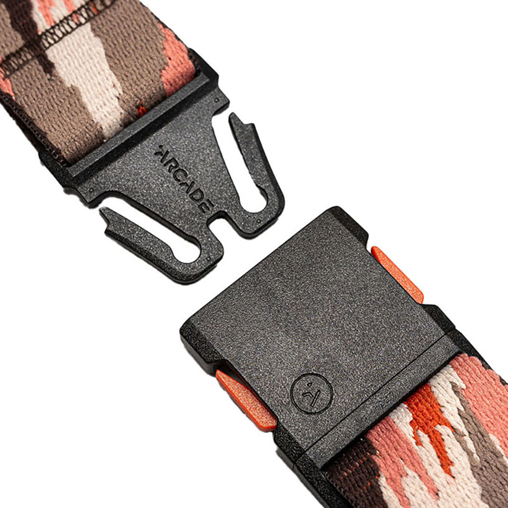 Et bælte, Brushstroke Slim i farven Coral nærbillede