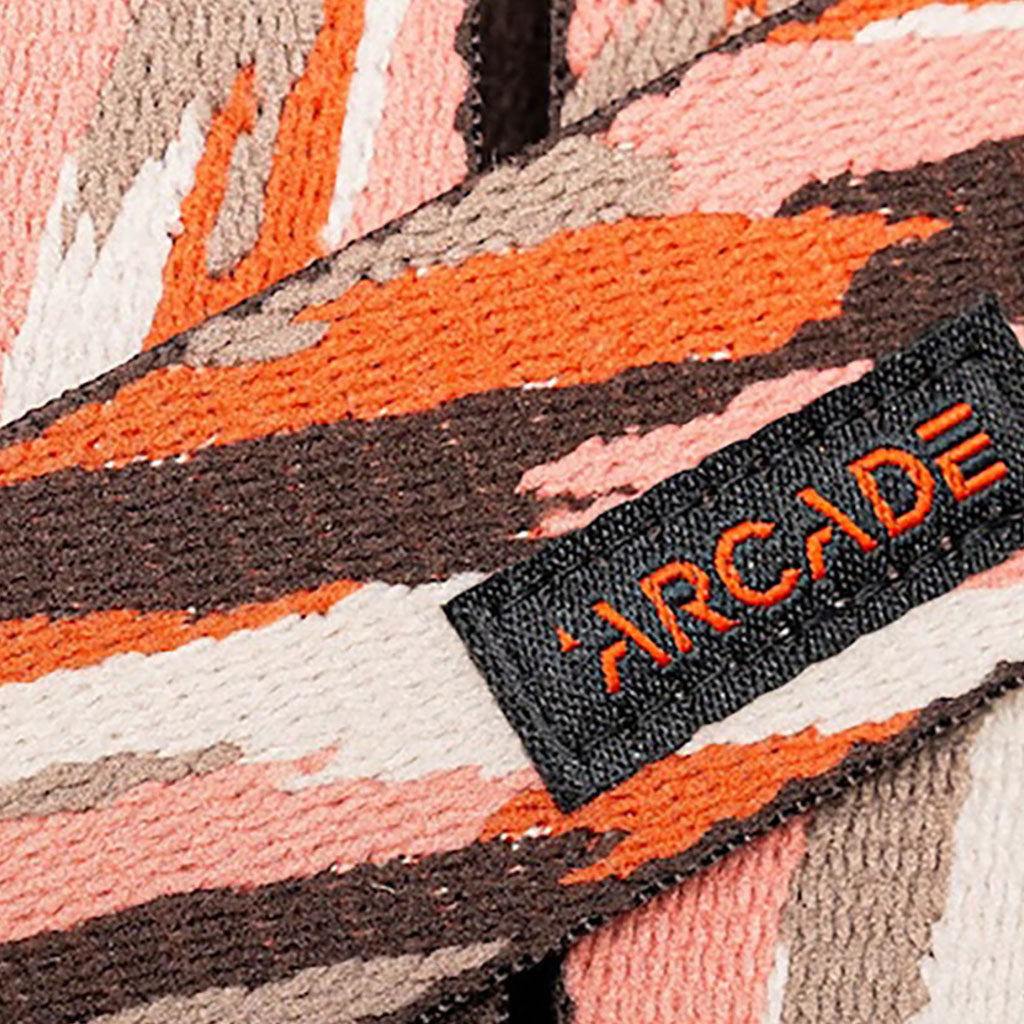 Et bælte, Brushstroke Slim i farven Coral nærbillede