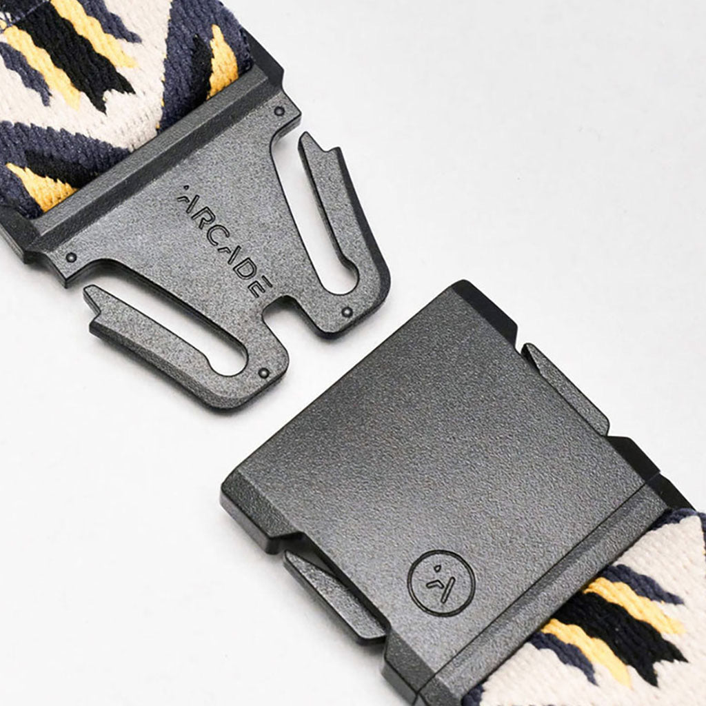 Creosote Slim i farven Navy/Alert nærbillede af spænde