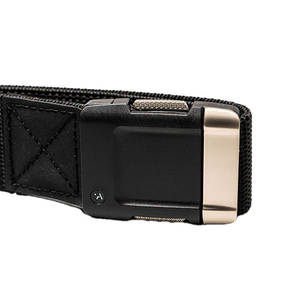 Et bælte, Motion i farven sort/Nickel nærbillede