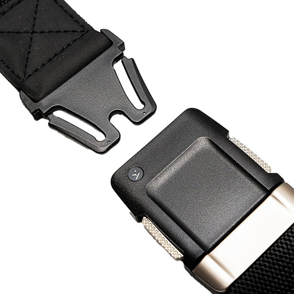 Et bælte, Motion i farven sort/Nickel nærbillede