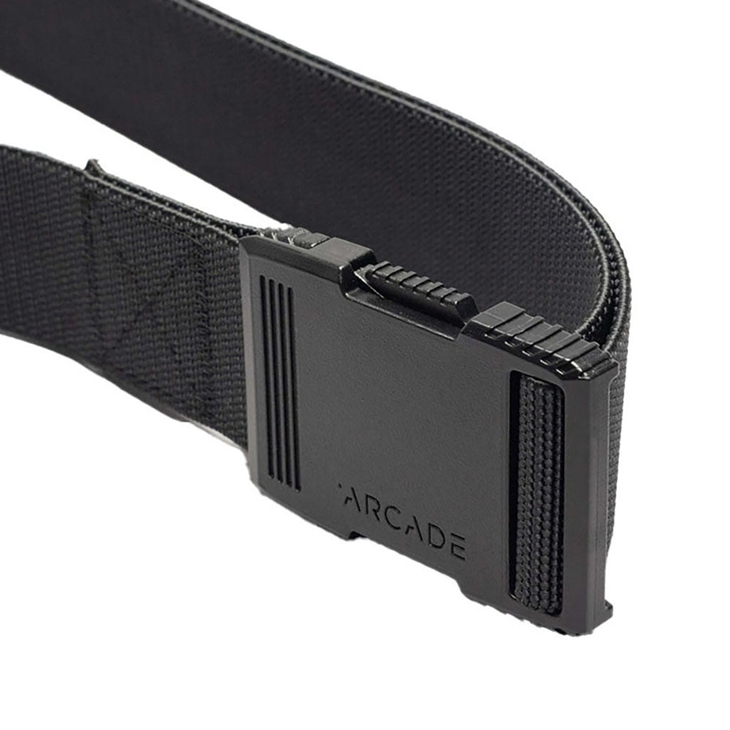 Et bælte, Hardware i farven Iron nærbillede