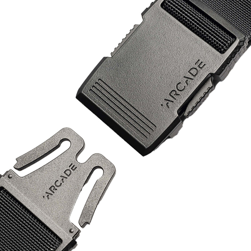 Et bælte, Hardware i farven Iron nærbillede