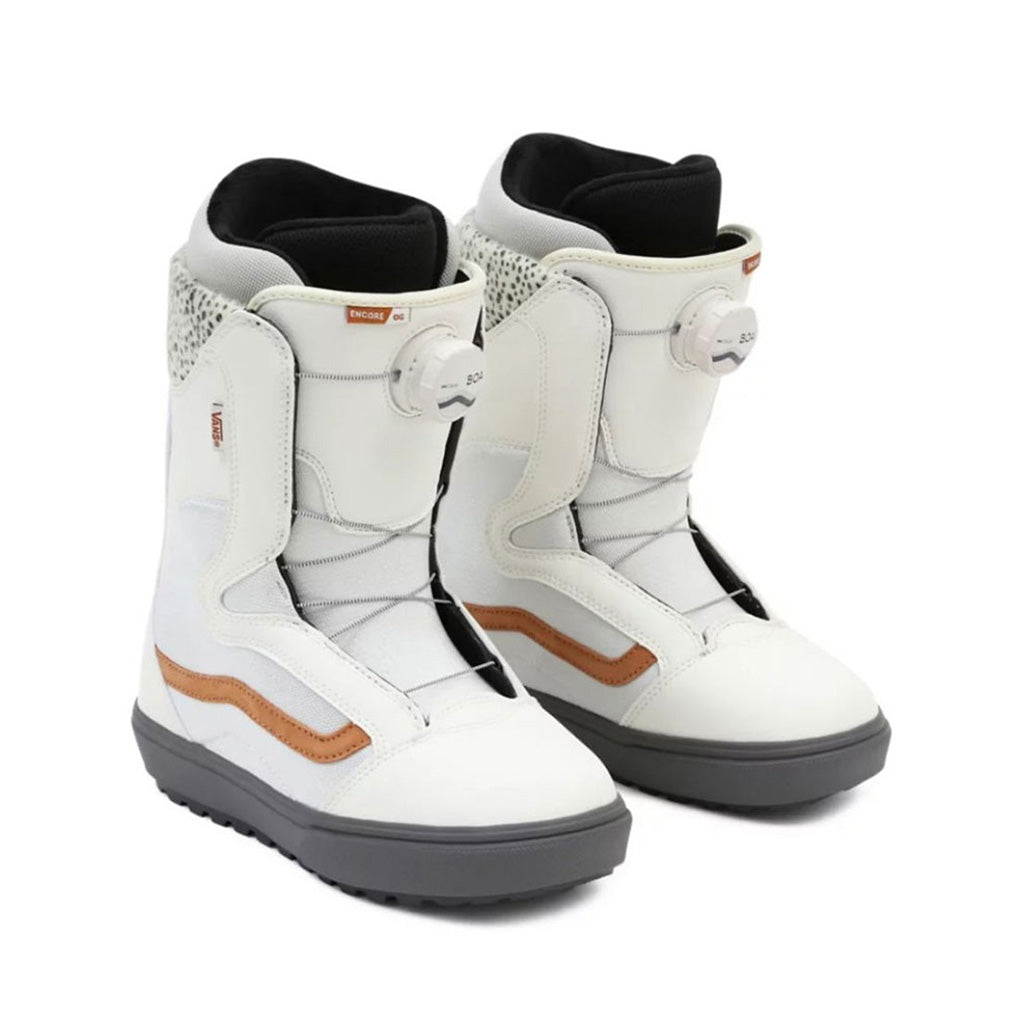 Encore Og Snowboardstøvler i farven Marshmallow/Pewter set fra en skrå vinkel