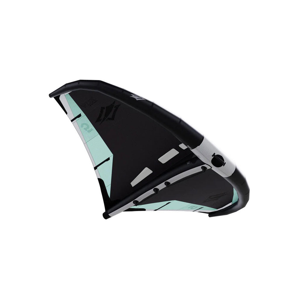 En Wing, Adx i farven sort/Teal set fra en skrå vinkel