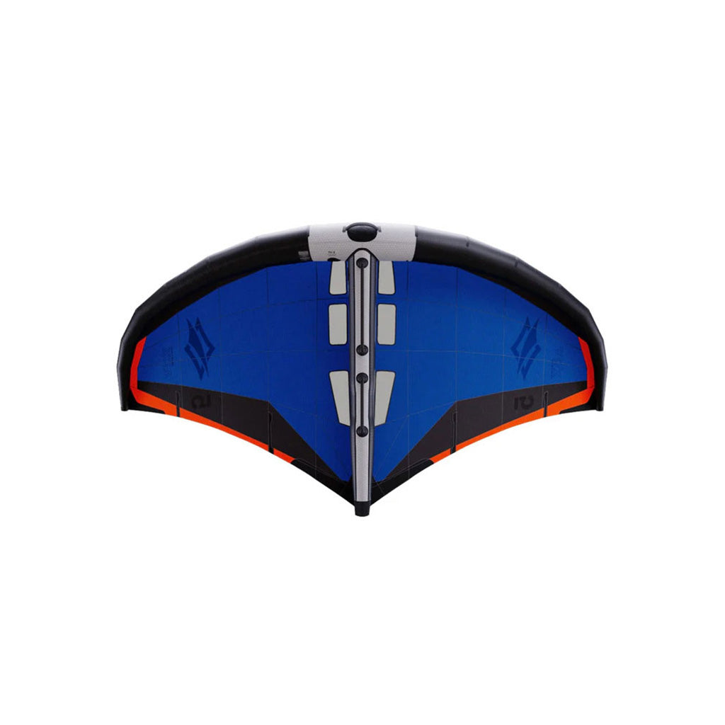 En Wing, Adx i farven blå/sort set forfra