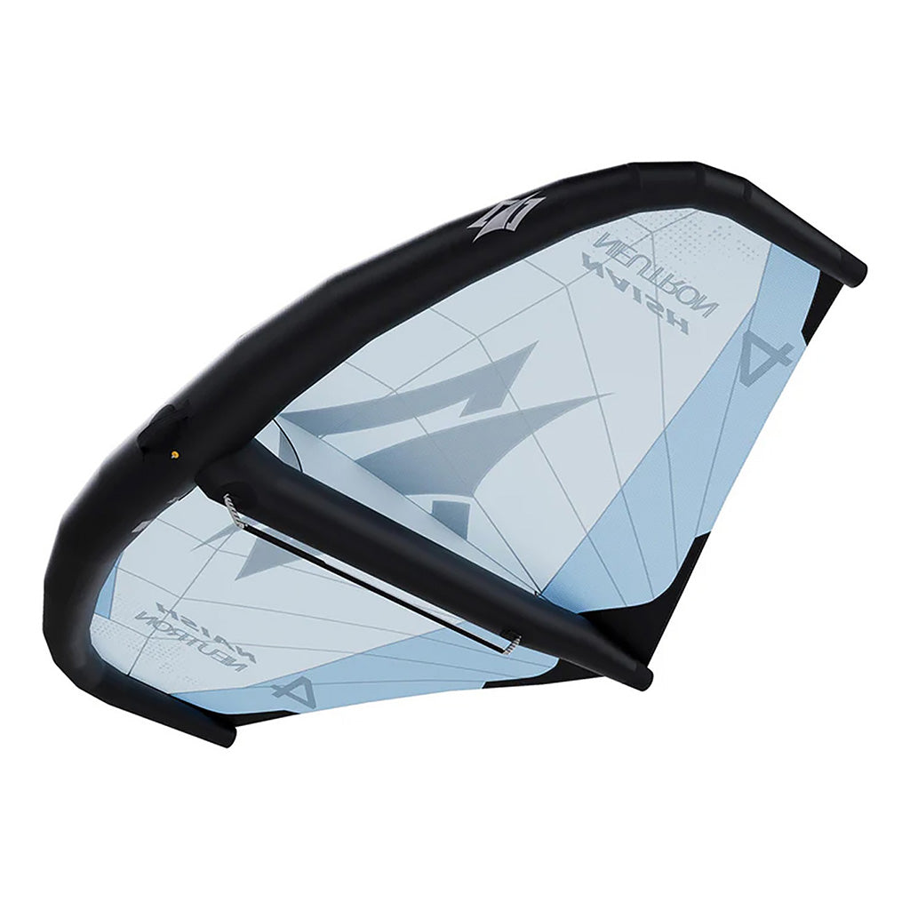 En Wing, Neutron 2025 i farven blå set fra bunden