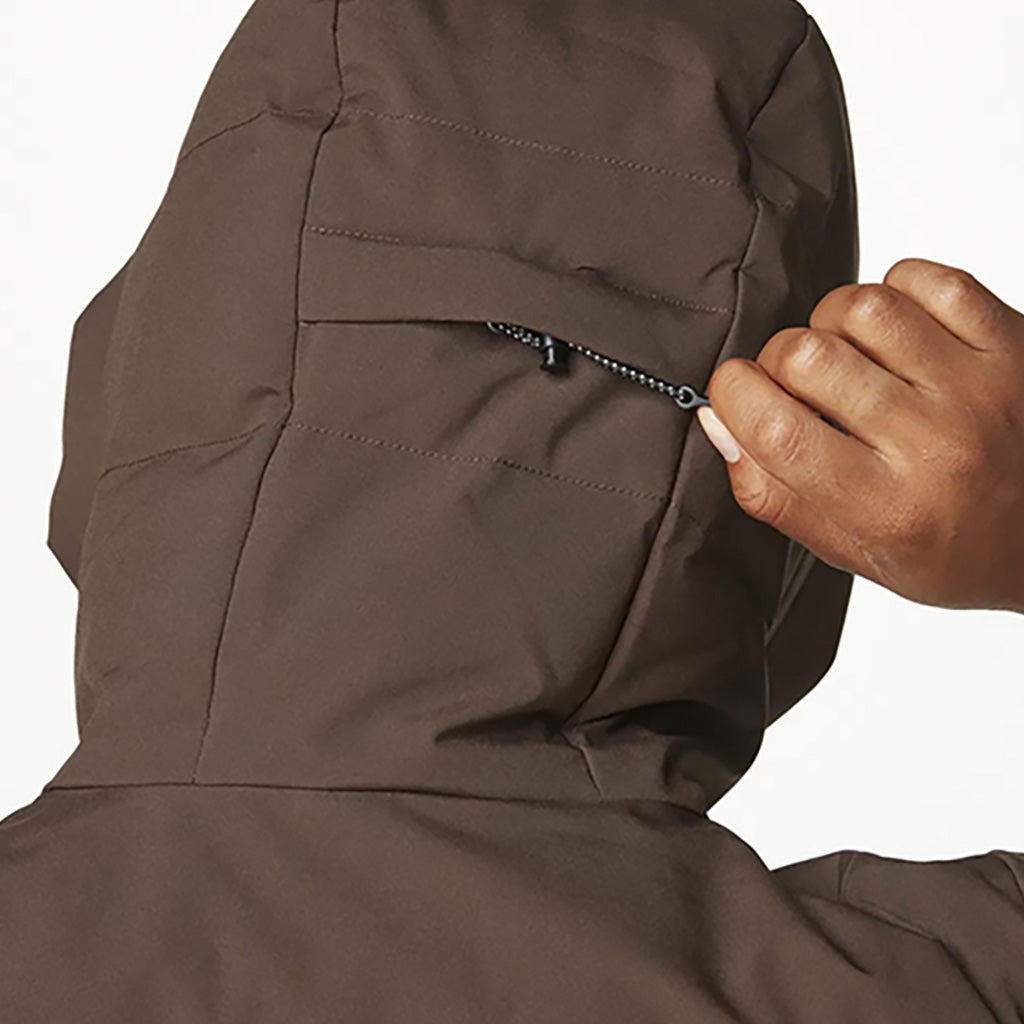 En Skijakke, Lement i farven Chicory Coffee set bagfra