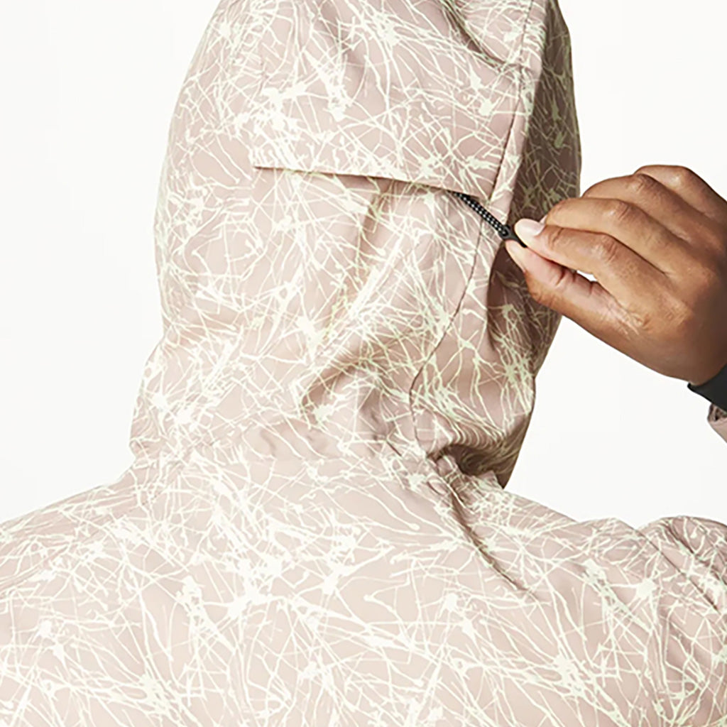 En Skijakke, Exa i farven Paisley Cocoa Chicory nærbillede