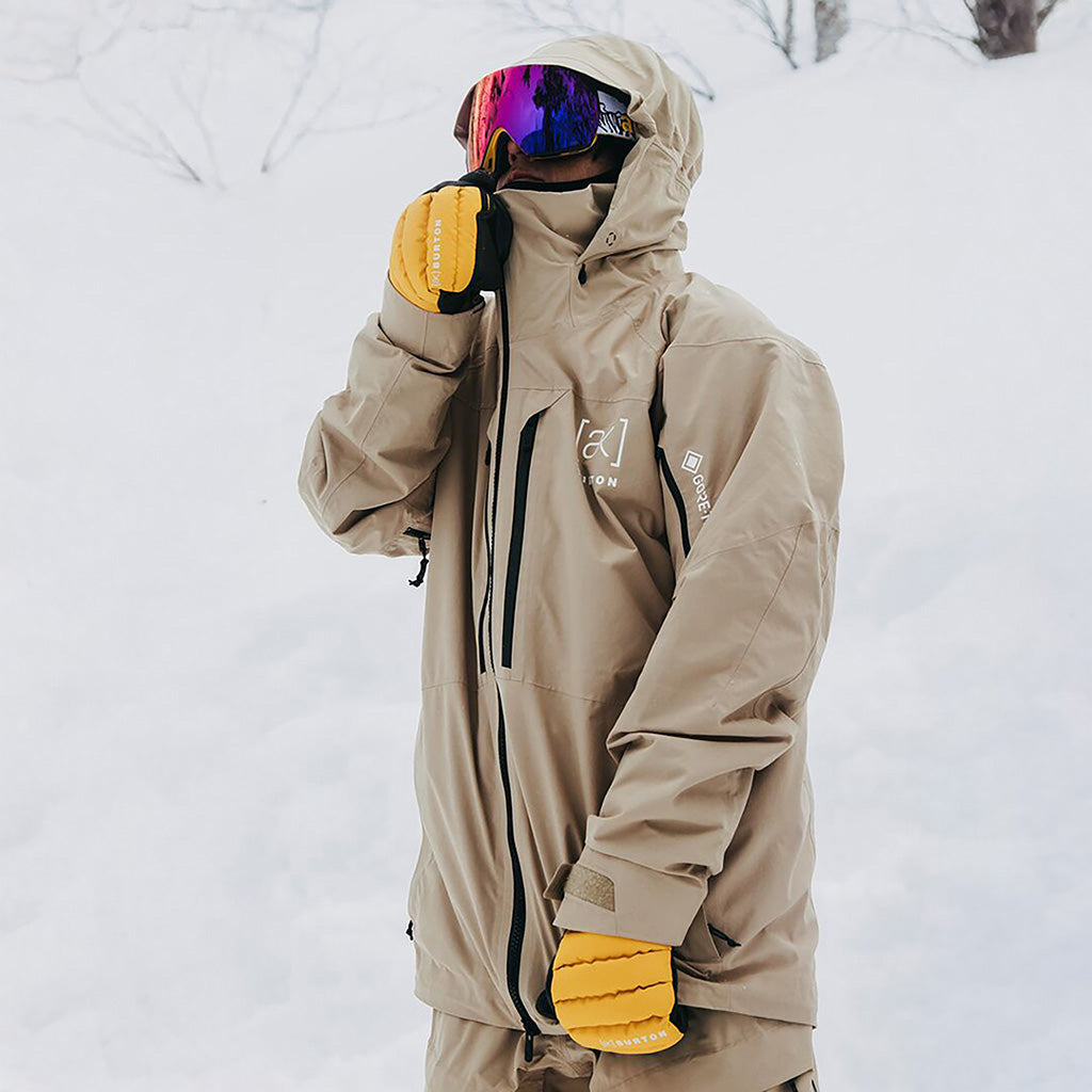En Skijakke, [ak] Swash GORE-TEX i farven Summit Taupe set i perspektiv