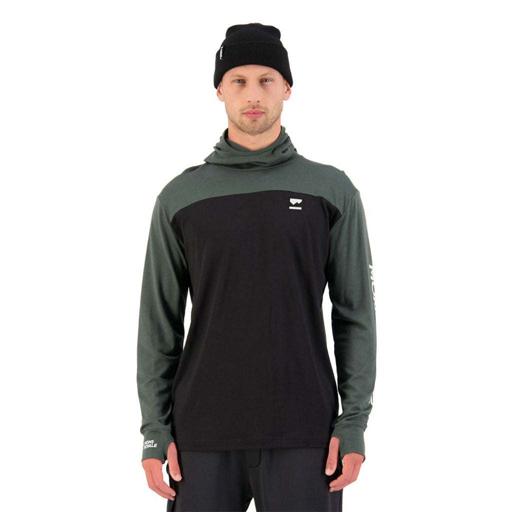 En Langærmet T-shirt, Yotei Powder Hood LS i farven Rosin / sort set forfra