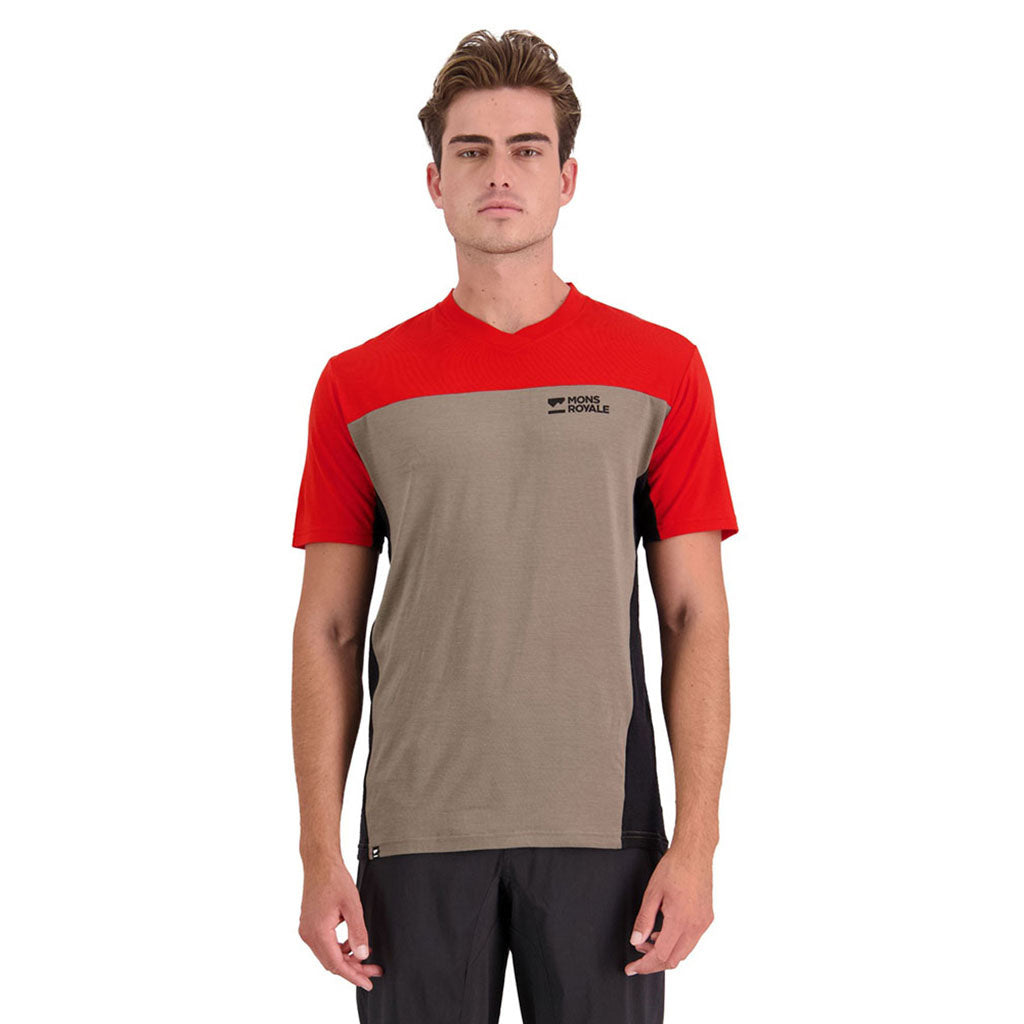 En T-Shirt, rødwood Enduro VT i farven Retro rød / sort / Walnut set forfra