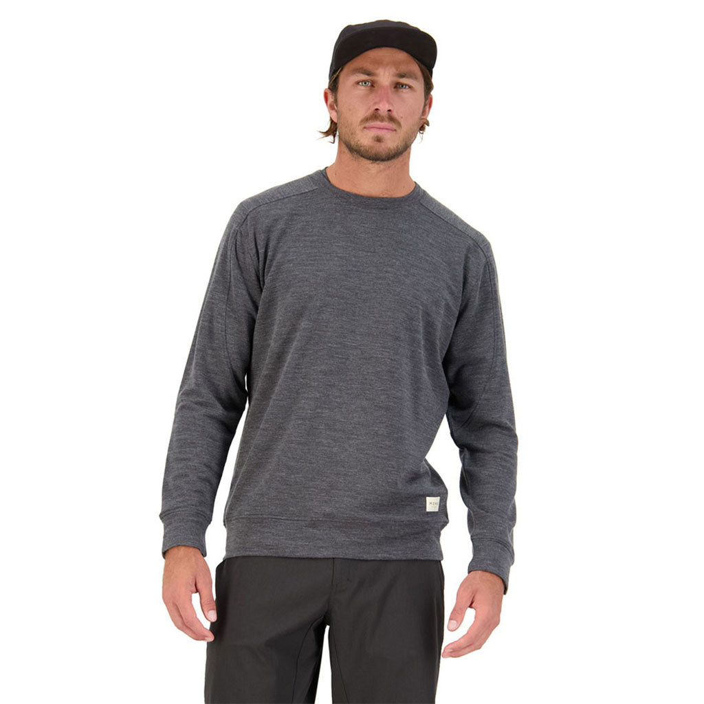 Covert Lite Crew Midlayer i farven Smoke set forfra på model