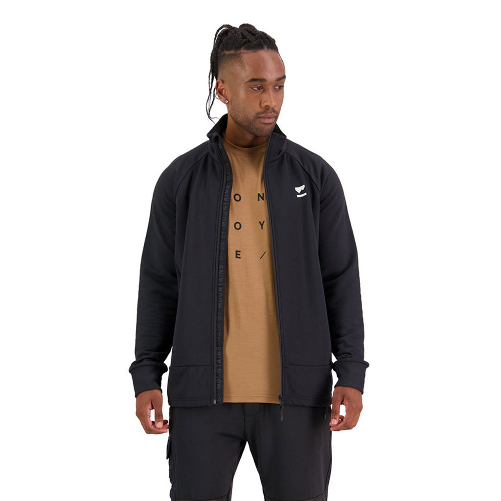 Nevis Wool Fleece Midlayer i farven sort set forfra på model