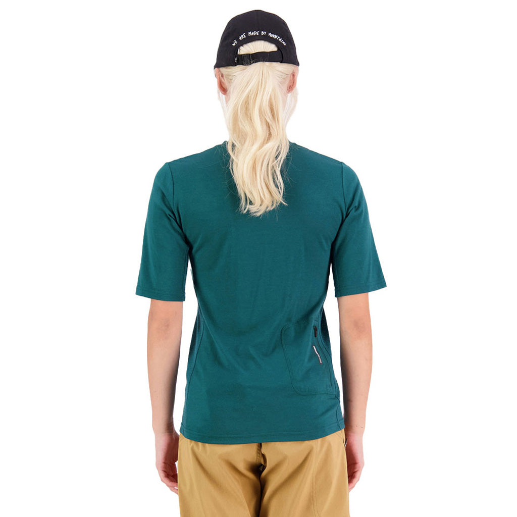 En Langærmet T-shirt, rødwood Enduro VT i farven Evergrøn set bagfra