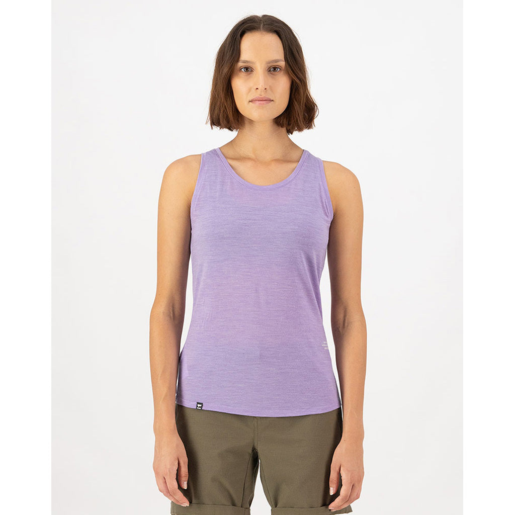 En Tank, Zephyr Merino Tencel™ i farven Lupin set forfra på model
