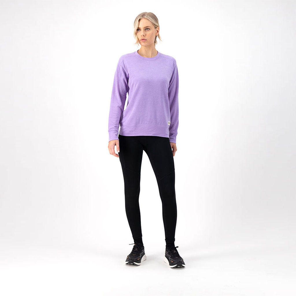 Covert Lite Crew Midlayer i farven Lupin set forfra på model