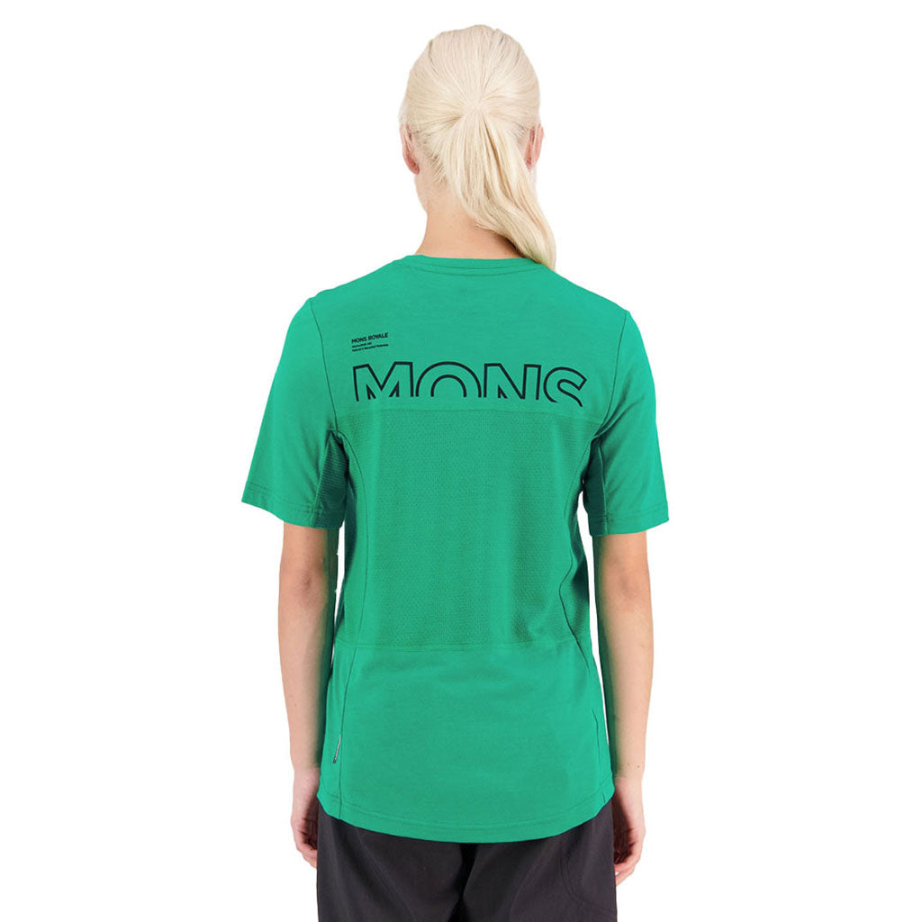 En Langærmet T-shirt, Tarn Merino Shift Tee i farven Pop grøn set bagfra