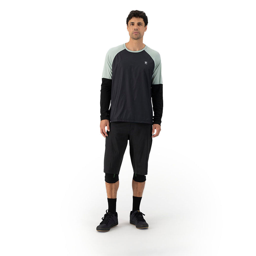 Tarn Merino Shift Wind Jersey Midlayer i farven Glacier / sort set forfra