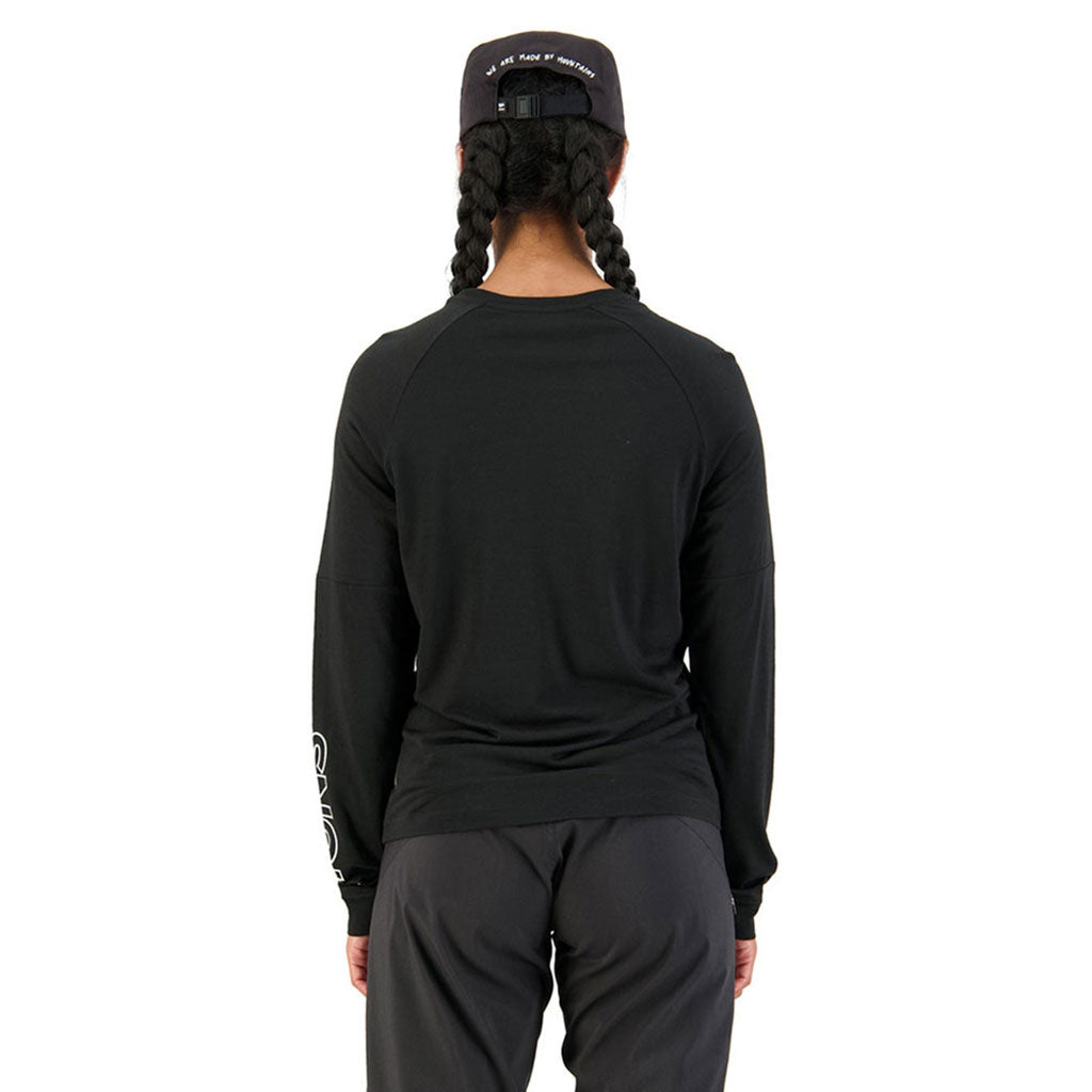 En T-Shirt, Tarn Merino Shift Wind Jersey i farven sort set bagfra