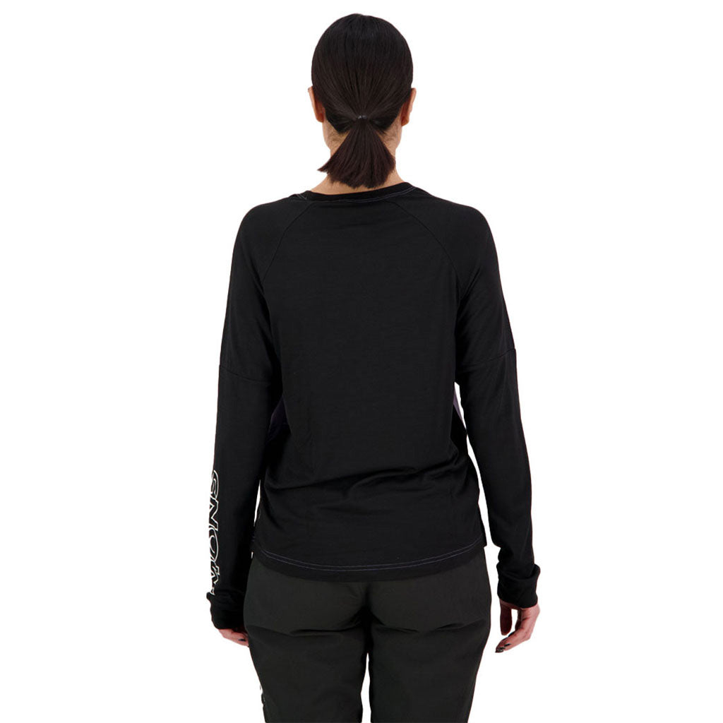 En T-Shirt, Tarn Merino Shift Wind Jersey i farven Shark / sort set bagfra