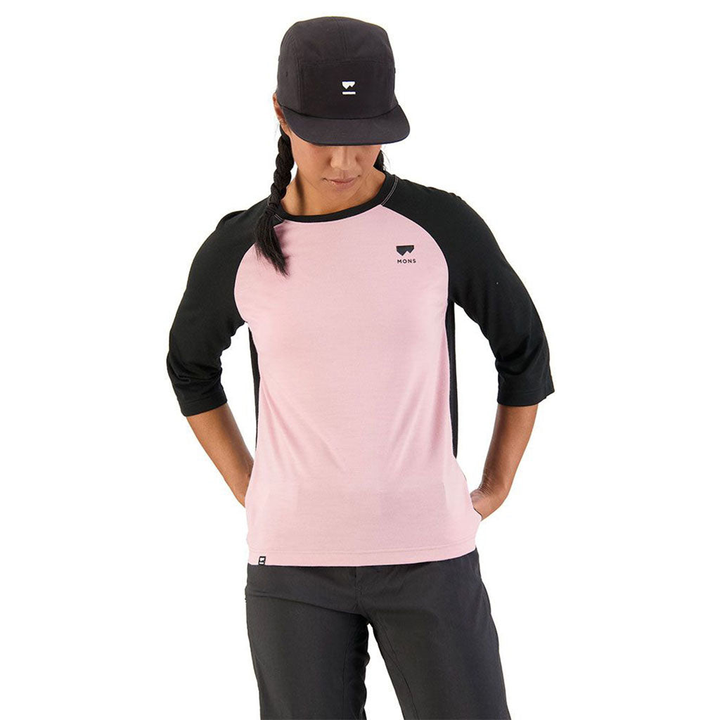 En T-Shirt, Tarn Merino Shift Raglan 3/4 i farven sort Candy set forfra