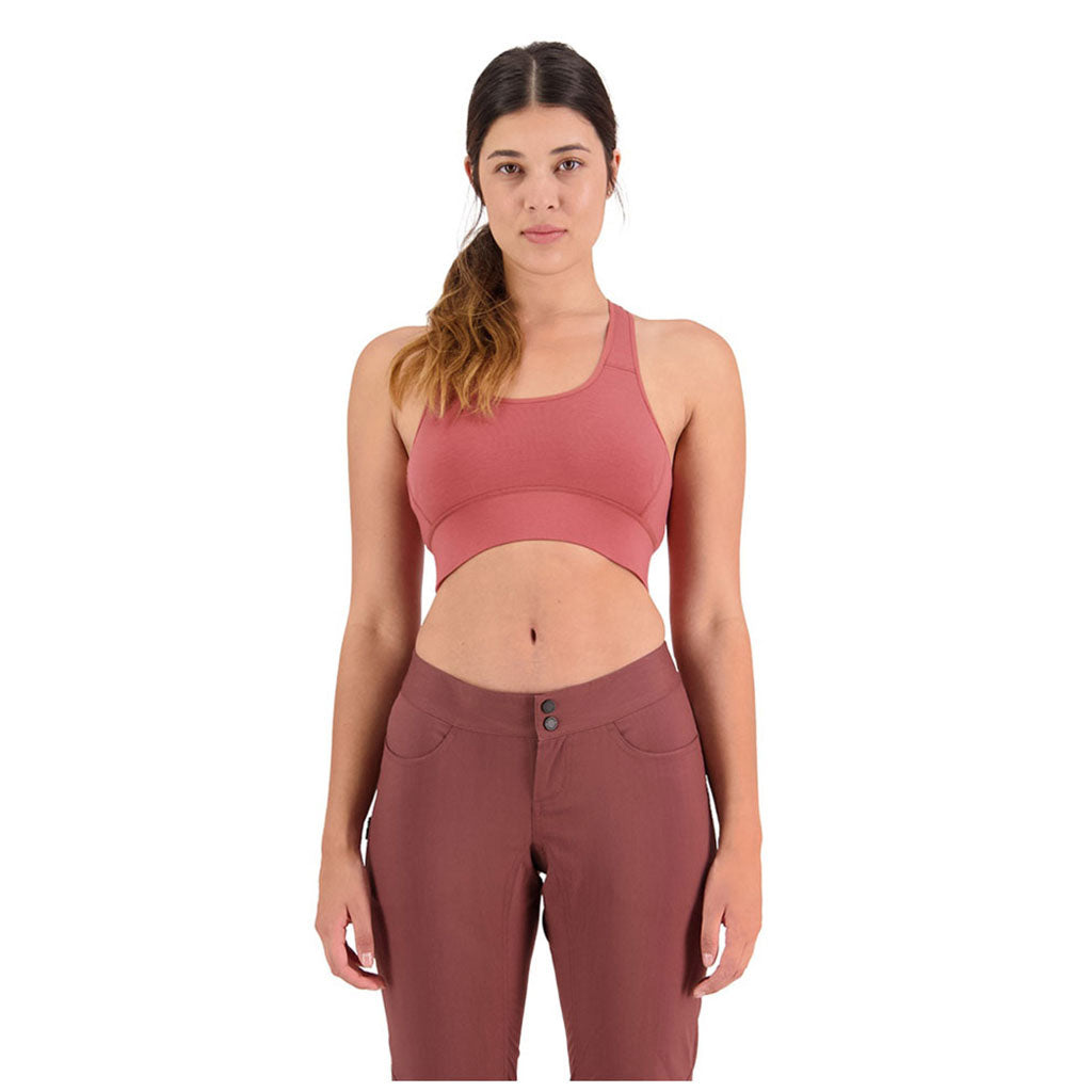 En Sport BH, Stratos Merino Shift i farven Terracotta set forfra