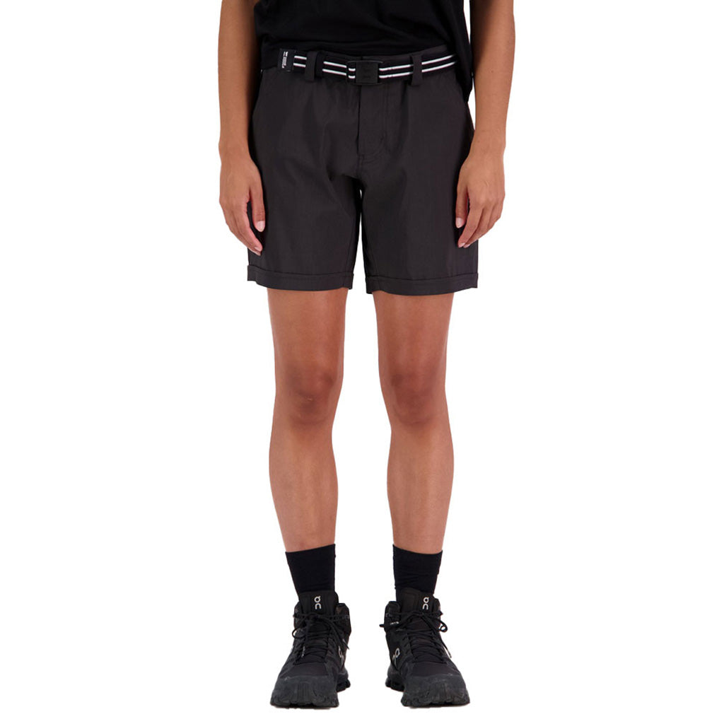 Drift 2.0 Shorts i farven sort set forfra på model
