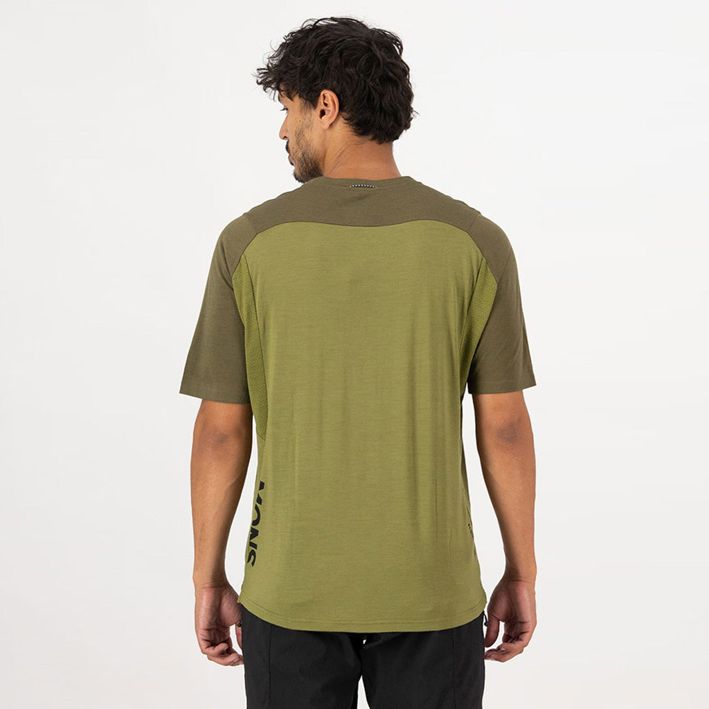 En T-Shirt, Diversion Merino Bike Jersey Short Sleeve i farven Fern set bagfra