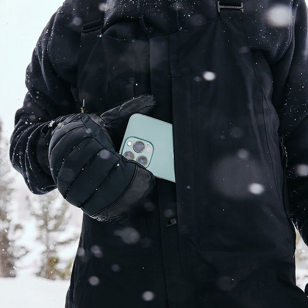 [AK] Kimmy GORE-TEX 2L Bib skibukser i farven sort detalje af telefonlomme