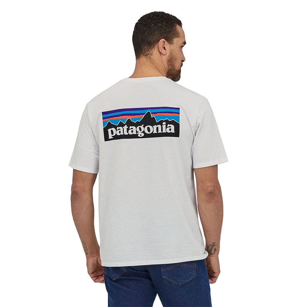 En T-Shirt, P-6 Logo Responsibili-Tee i farven hvid set bagfra
