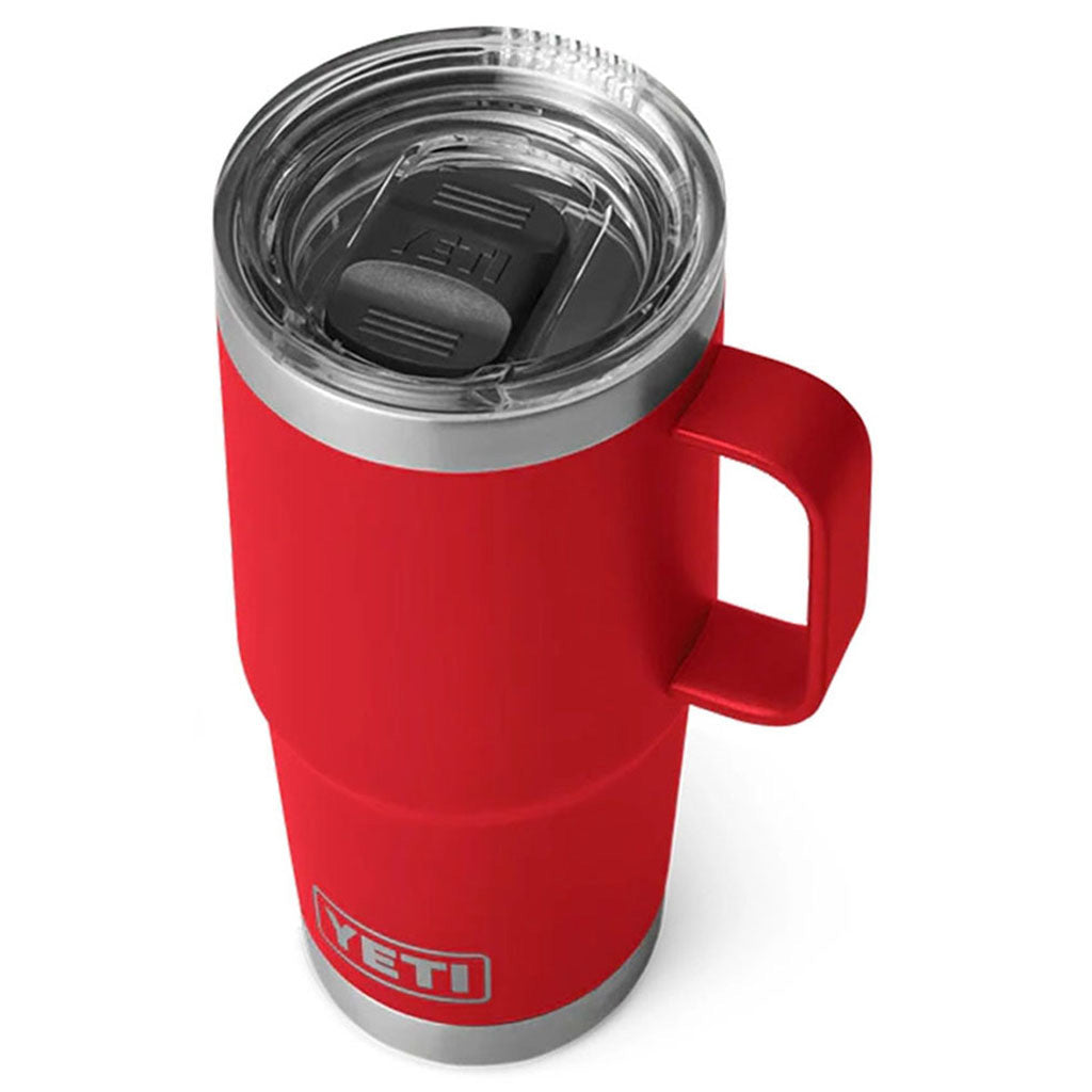 Rambler 20 Oz Travel  i farven Rescue rød set fra en skrå vinkel