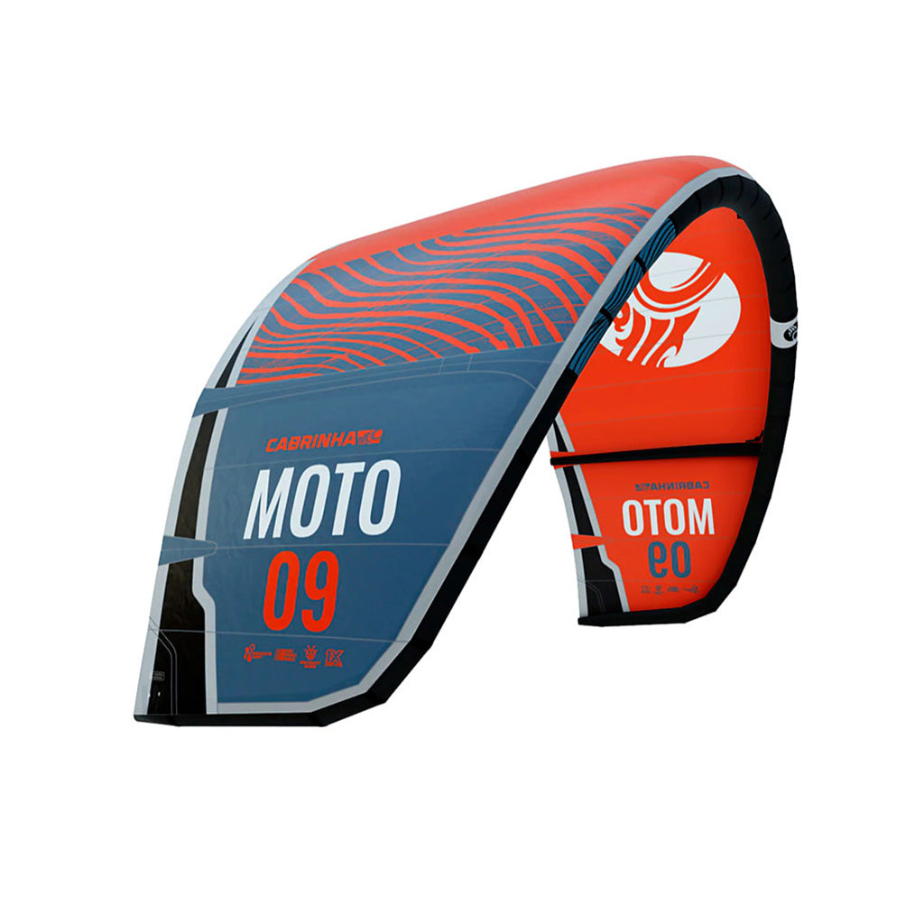 En Kite, Moto i farven rød / blå